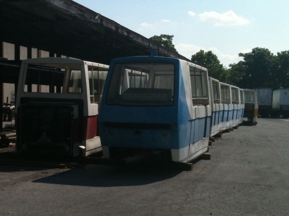 2011-06-06 Metro Monorail Trains in Storage 002