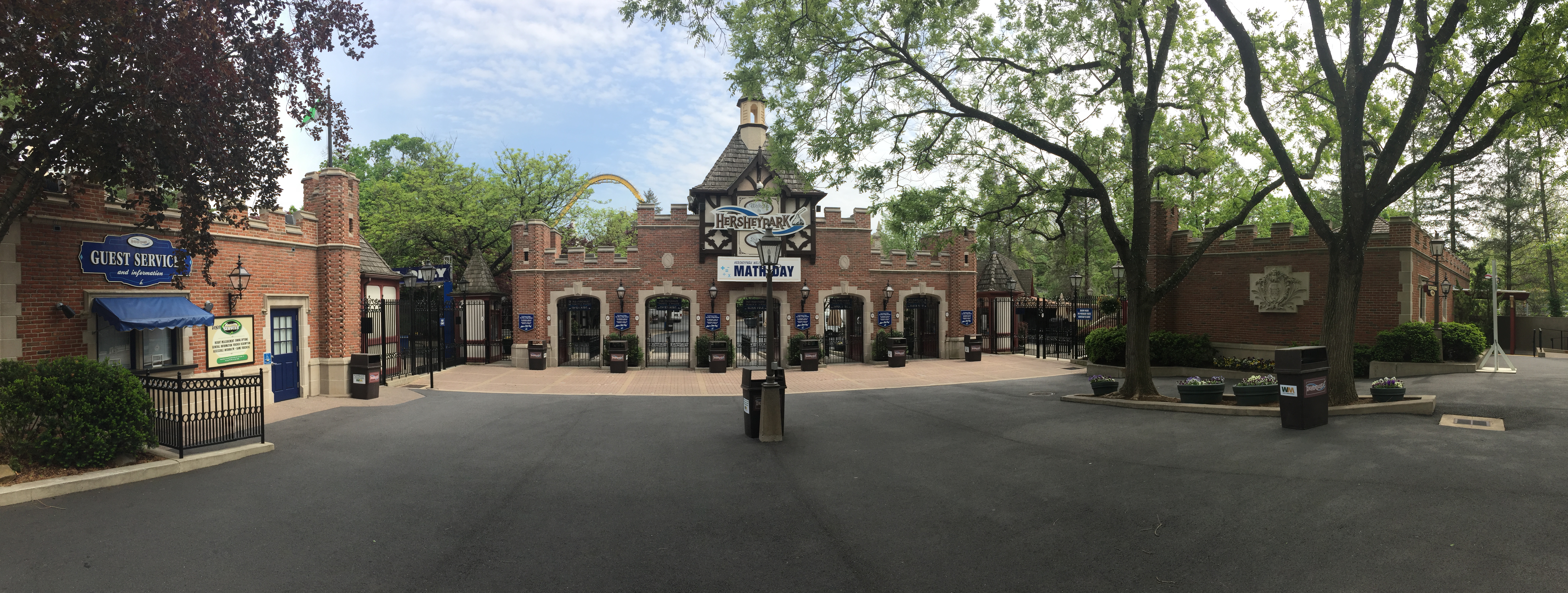 2017-05-04 Hersheypark Entrance.jpg